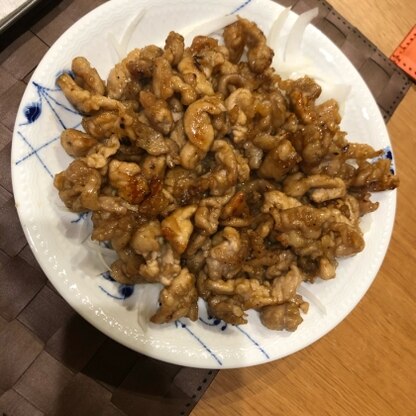 我が家では、大皿で食卓に出しましたぁ!子供達は、ご飯によく合うと、おかわりして食べてくれましたぁ。旦那様は、お酒のつまみとして、食べてくれました。